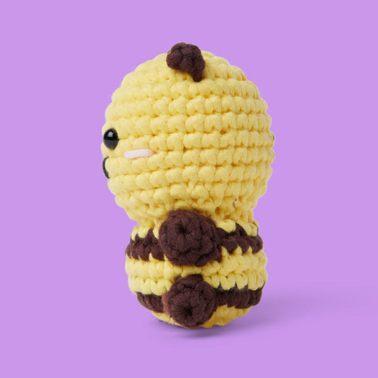 Bella the Bee - Happy Zoo Beginners Crochet Kit - Perfect Gift with Step-by-Step Video Tutorial